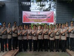 Polres Bitung Ziarah ke TMP Kadoodan Bitung dalam Rangka HUT Bhayangkara ke-79