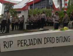 Wow! Ada Peti Mati di Depan Kantor DPRD Kota Bitung Saat Aksi Demo Aliansi Bitung Bergerak